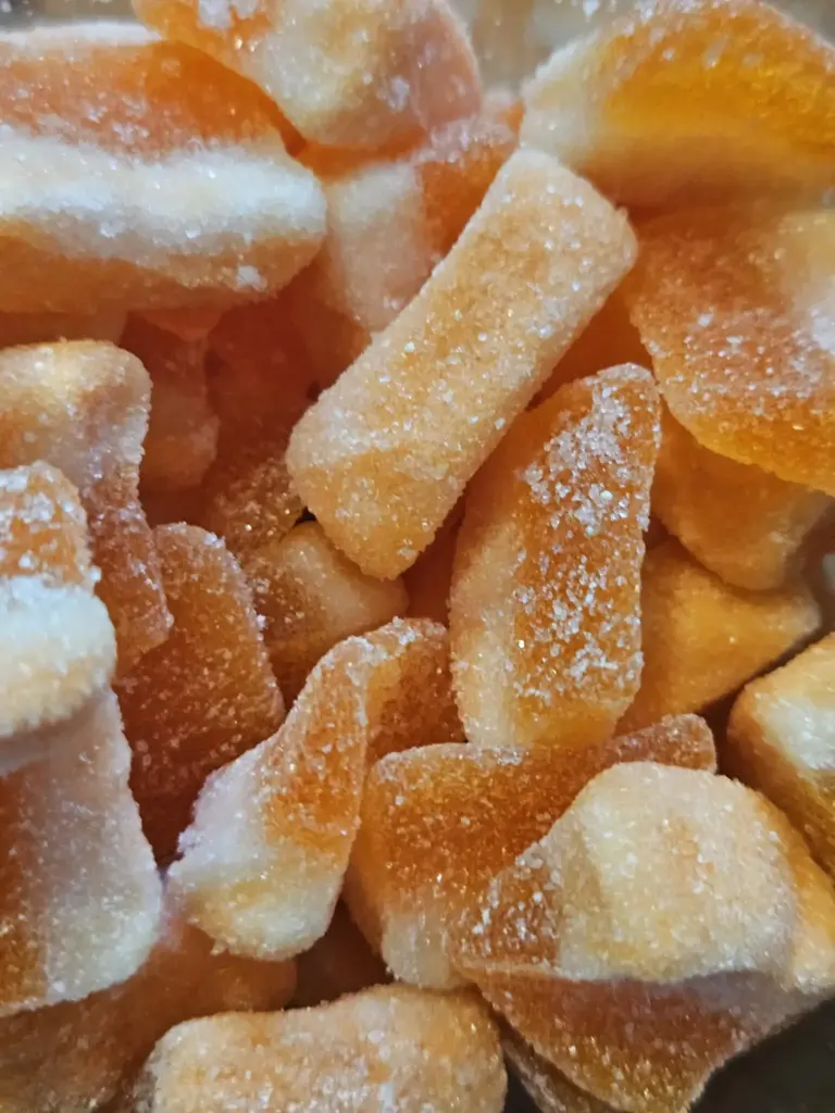 Tranches pêche acidulé (vendu par 100 gr)